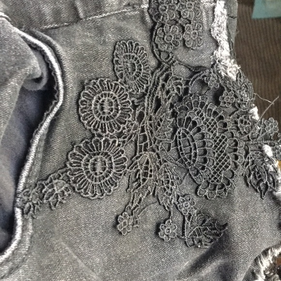 SOLD || black denim shorts || AE size 00 - Picture 3 of 3